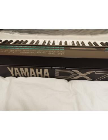 YAMAHA SYNTHE DX7 OCCASION PREMIERE VERSION AVEC ETUI ET CASSETTES D'ORIGINES RARE !