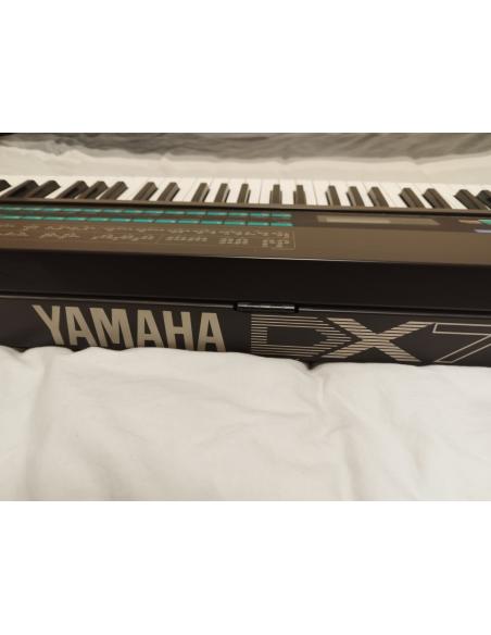 YAMAHA SYNTHE DX7 OCCASION PREMIERE VERSION AVEC ETUI ET CASSETTES D'ORIGINES RARE !